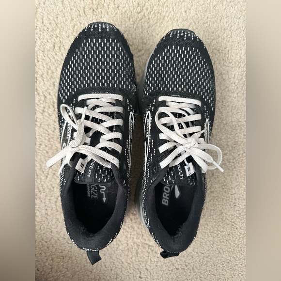 Brooks Levitate 5 Running Shoes Black/Grey/White US Women Size 8 - Picture 3 of 8